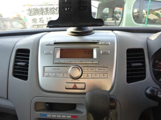 CDデッキ付きです。ドライブに音楽は欠かせませんね♪いい音かけて、快適空間を演出して下さい。ETCなどを付けたい！という方もお気軽にご相談下さい。納車時に取付けてからの納車も承ります。