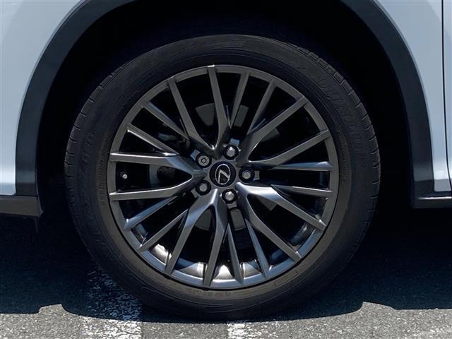 【　アルミホイール　】専用のアルミなので、お車のイメージにぴったり！！社外のアルミやスタッドレスタイヤも取り扱いございます！！ドレスアップもカスタマイズもお任せください！！