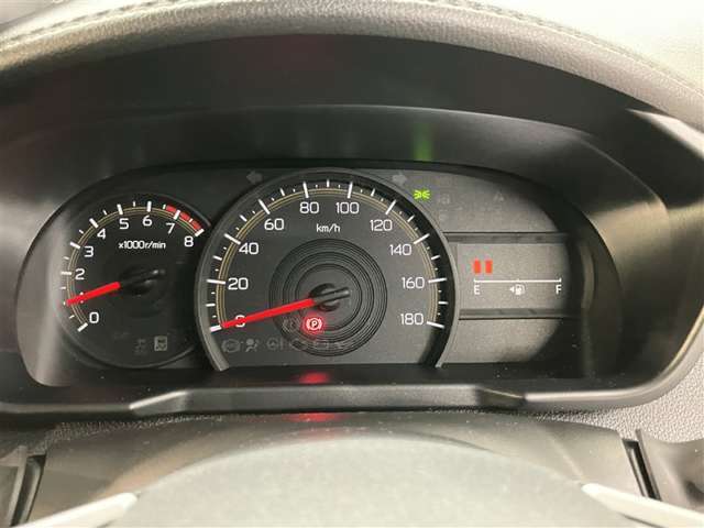 視認性の良いメ-タ-を採用しており、快適なドライブをサポ-トします♪