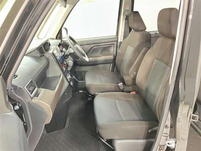 助手席側からの内装画像です。