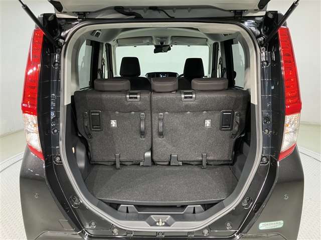 後部座席を倒せばさらに収納がアップです！