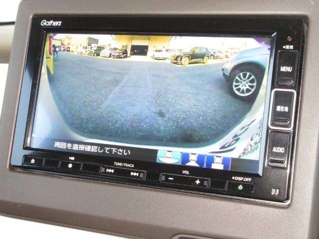 バックをするとき自動でリアの様子が映る『リアカメラ』付き！ナビ画面で確認しながらバックができますから安心ですね。でも、目視も大切ですよ！安全第一でお願いします！