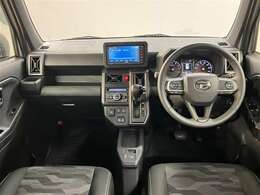 インパネ周りの写真です。操作性・視認性・質感と3拍子揃ったつくりです☆