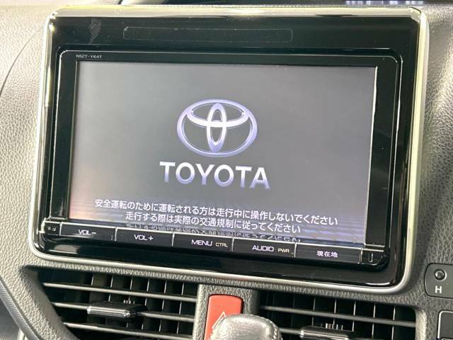 【純正9型ナビ】人気の純正ナビを装備しております。ナビの使いやすさはもちろん、オーディオ機能も充実！キャンプや旅行はもちろん、通勤や買い物など普段のドライブも楽しくなるはず♪