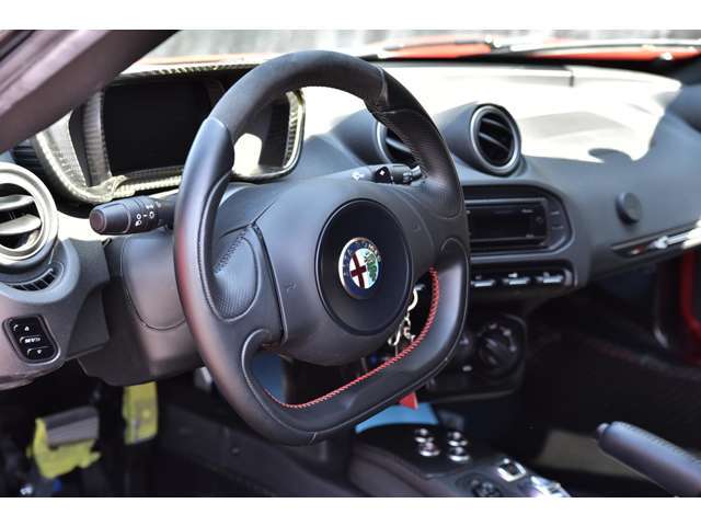 【長年の知識と経験】当社スタッフは全員自動車業界20年以上のプロです。安心してどの様な事でもご相談ください、必ずどの様な事でも、お客様に一番良い解決策をご提案致します。