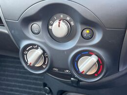 寒い冬も暑い夏も全席に快適な空調を届けてくれる、ダイヤル式エアコンを装備♪