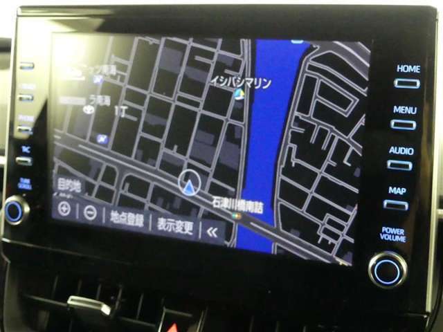 純正ナビを装備。タッチパネル式で使いやすく、お出かけもラクラクです。