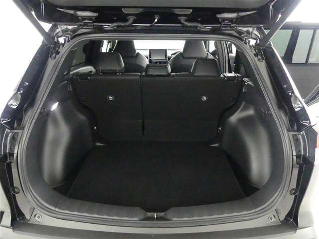 広々としたラゲージスペースを備えています。大きなものや長さのある荷物もしっかりと積み込めます。