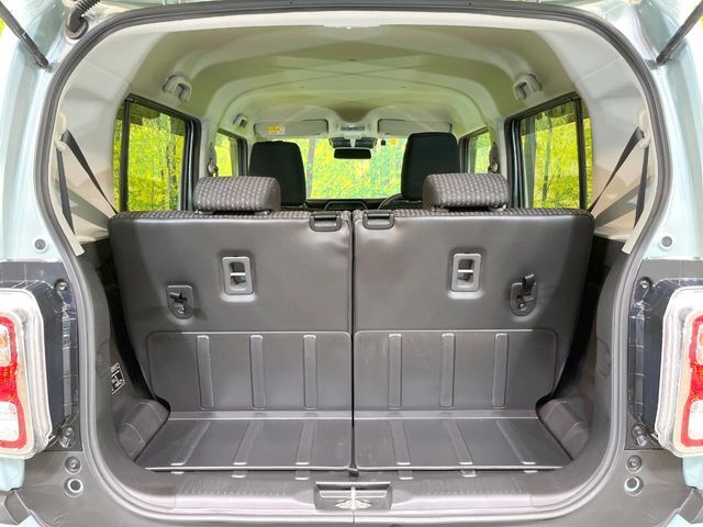 普段のお買い物や通勤、送迎等に十分な荷室スペースを確保しております。セカンドシートを倒すと、大きな荷物の積載も可能です♪