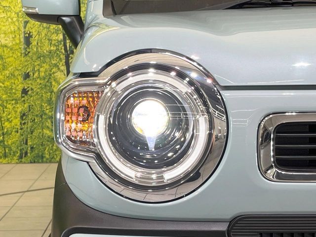 【LEDヘッドライト】悪天候や夜間走行時も良好な視界を確保し安心して運転できる高輝度LEDヘッドライトを装備！点灯速度が早く、消費電力も抑えられています。