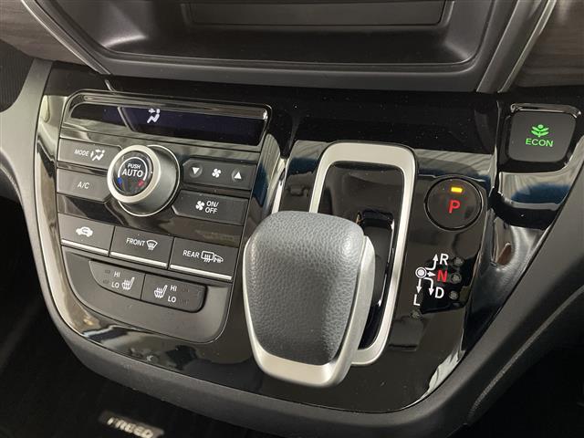 【シフトレバー】シフトも操作しやすく快適なドライブを楽しんでいただけます！