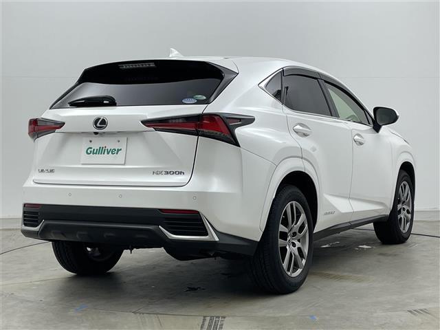 【右斜後】『外装：右斜後側』の画像になります。写真の内容に関してご不明点、ご質問等がございましたらお気軽にガリバー店舗までお問い合わせください。