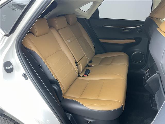 【後部座席】『後部座席周辺』の画像になります。写真の内容に関してご不明点、ご質問等がございましたらお気軽にガリバー店舗までお問い合わせください。