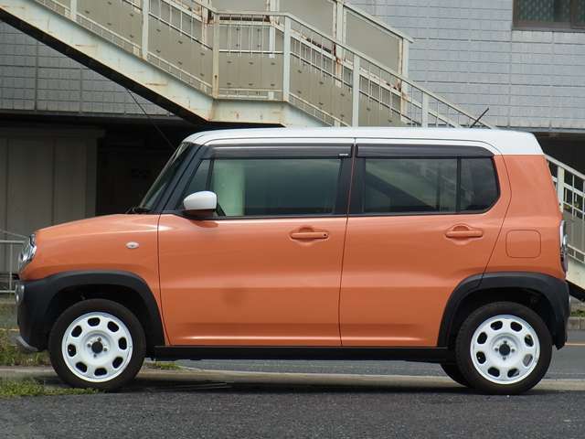 車検を受けてのお渡しです。車検代、重量税、自賠責保険料等含めたものがお支払総額です（他府県登録費、陸送費等は除く）。　車両本体価格に車検費用を含んでいないため掲載規約上「検無」という表記になります。