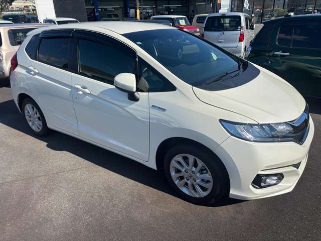 もし展示場にお探しの車が無くても安心ください。全国から、お客様の気持ちになってご希望のお車をお探しします。