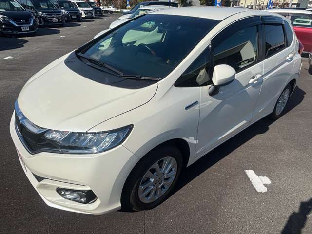 ショールームの隣には、整備工場が併設。小さなことから、大きなことまでご相談下さい。整備士がその場でチェック点検を行います。