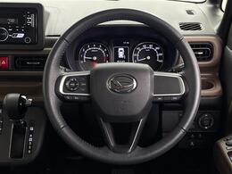 【ハンドル】軽い力で扱いやすいハンドルです。目立つ傷やスレなどなく綺麗な状態です！除菌プランいれていただくとさらに快適に！清潔なお車はお子様にも安心ですね！