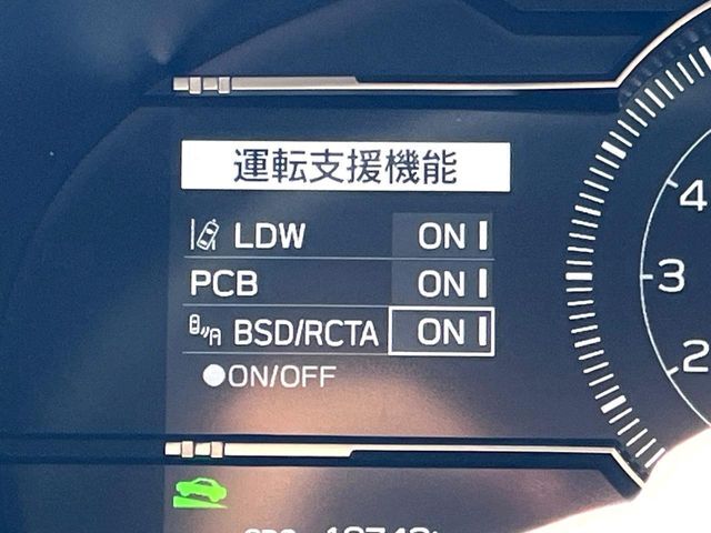 【ブラインドスポットモニター】走行中、ドアミラーの死角になりやすい箇所に後続車が接近するとサイドミラーのレンズに警告を表示！ドライバーに注意喚起をしてくれます。