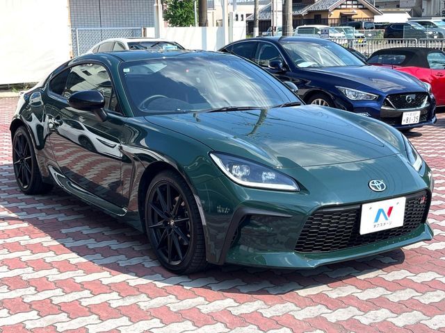 大好評のボディコーティング「弾スプラッシュコート」もご納車までに施工可能。通常のガラスコートと異なる、耐久年数6年の無機質ガラスコーティングが、ボディをキレイな状態に保ってくれます。