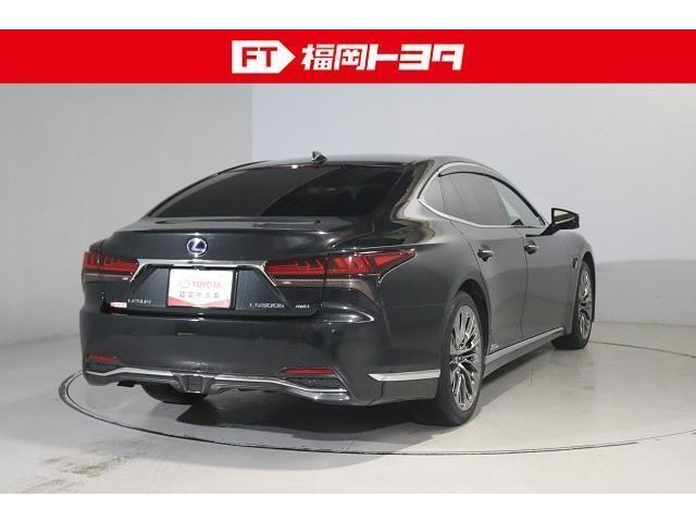 トヨタ認定中古車、評価4。キズ、へこみが少なく全体的に良好です。