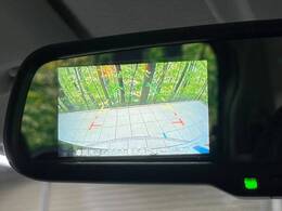 【バックカメラ】駐車時に後方がリアルタイム映像で確認できます。大型商業施設や立体駐車場での駐車時や、夜間のバック時に大活躍！運転スキルに関わらず、今や必須となった装備のひとつです！