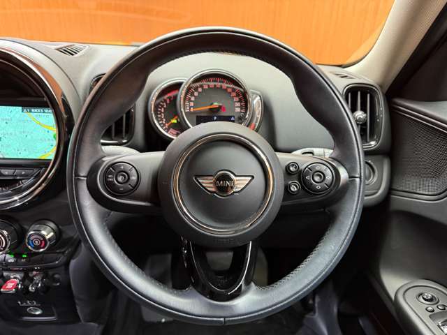 ご遠方の場合でも、下取り車両の金額を概算でお出しすることは可能でございます。車検証をお手元に、走行距離をご確認の上お問い合わせくださいませ。