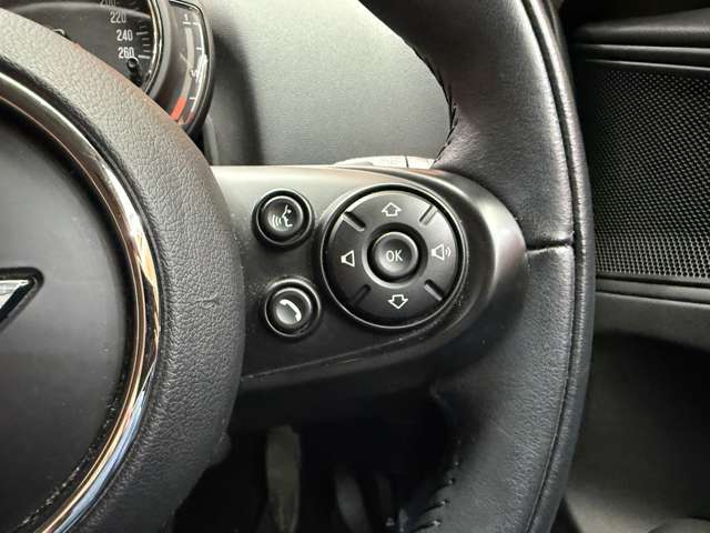 ご来店が難しいお客様もご安心下さい。自社での査定に加え、第三者機関に委託し、車両の鑑定を行っております。