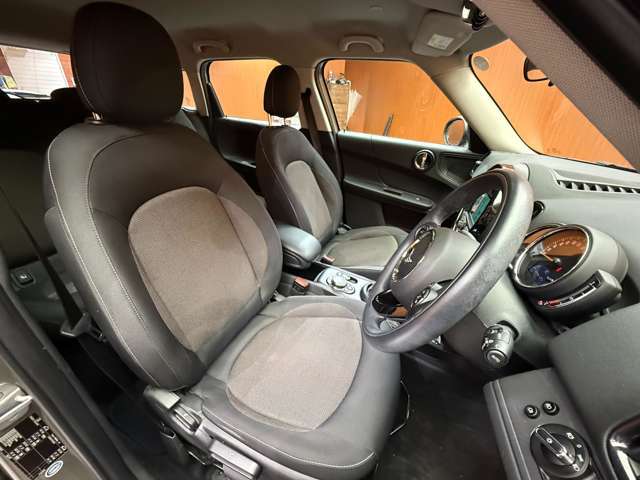 安心してカーライフを始めていただくことが出来るよう、納車前にディーラー整備工場もしくは熟練メカニックが在籍する輸入車専門の整備工場にて点検を行い、必要な整備を実施いたします。