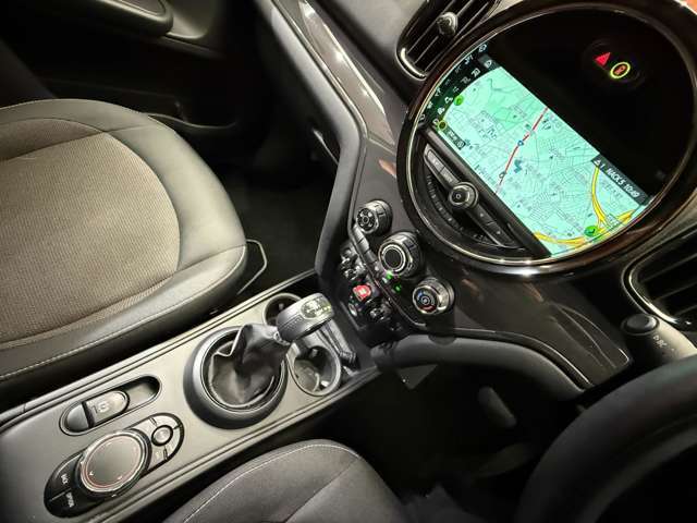 オートクレジットの取扱種類と致しましては、【 通常ローン 】【残価設定型 】【自由返済型 】【 リース型 】とお客様のご希望にお合わせ出来るプランをご用意いたしております。