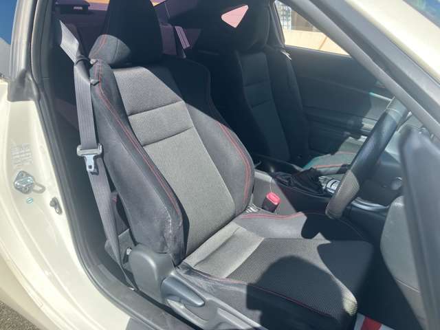 【充実した保証と質の高い整備】中古車は納車前の質の高い整備とメンテナンスが非常に重要です。幅広い保証はもちろん「新車感覚でお乗りいただける」よう、研修をうけた質の高い整備を納車前に実施しています☆