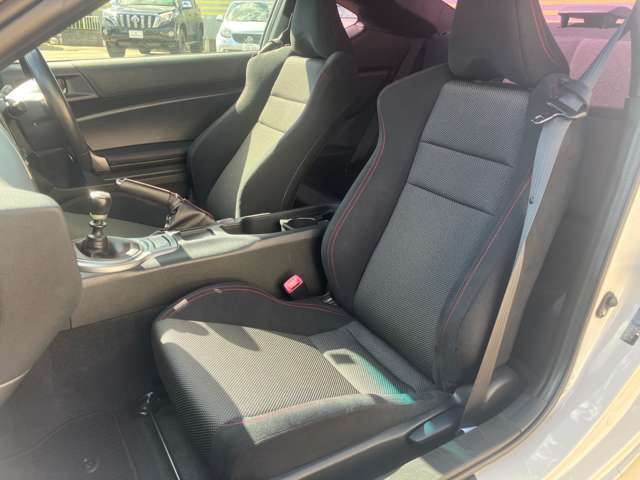 【充実した保証と質の高い整備】中古車は納車前の質の高い整備とメンテナンスが非常に重要です。幅広い保証はもちろん「新車感覚でお乗りいただける」よう、研修をうけた質の高い整備を納車前に実施しています☆