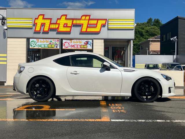 【KMGホールディングスとは】西日本で約80店舗を運営しています☆70年以上自動車を販売してきたノウハウでお客さまの車選びを大切にサポートさせていただきます☆是非質の高い接客を体験してみてくださいね☆