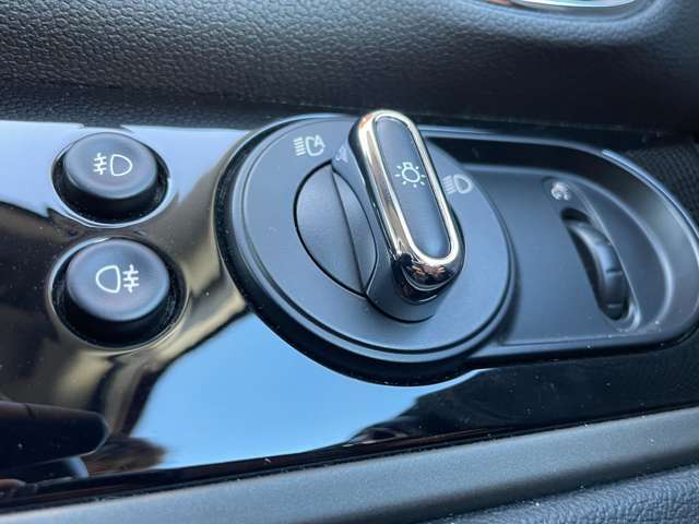 ご来場が難しいお客様でもご安心下さい、店頭在庫でしたらテレビ電話などを使いお車の詳細をご説明させて頂く事も可能でございます。当店スタッフが真心込めてご対応させて頂きます。