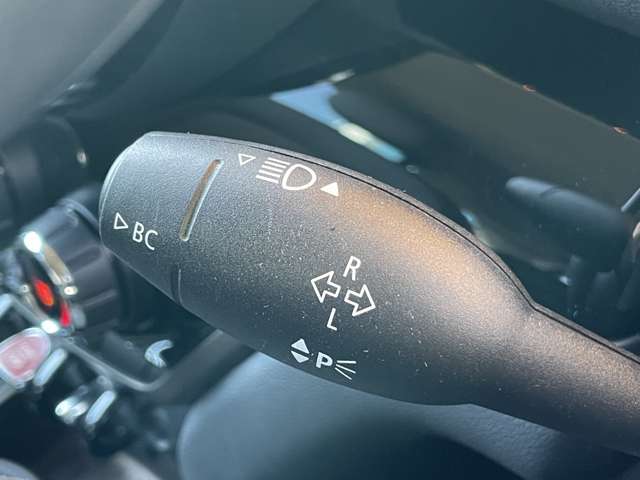 ご来場が難しいお客様でもご安心下さい、店頭在庫でしたらテレビ電話などを使いお車の詳細をご説明させて頂く事も可能でございます。当店スタッフが真心込めてご対応させて頂きます。