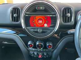 ご来場が難しいお客様でもご安心下さい、店頭在庫でしたらテレビ電話などを使いお車の詳細をご説明させて頂く事も可能でございます。当店スタッフが真心込めてご対応させて頂きます。