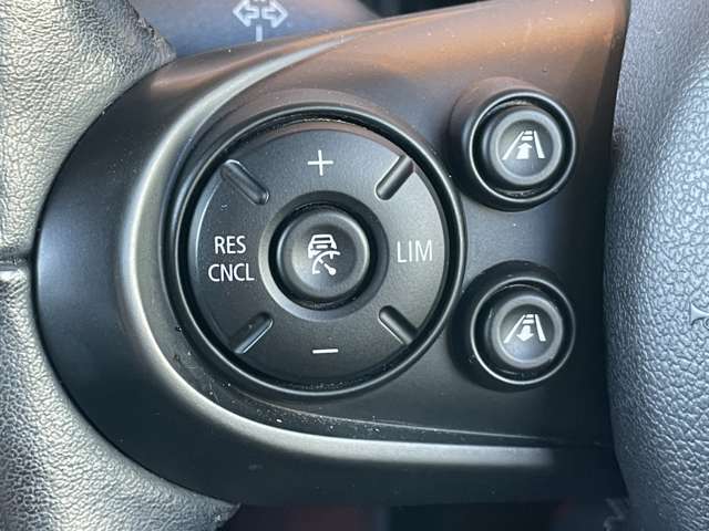 ご来場が難しいお客様でもご安心下さい、店頭在庫でしたらテレビ電話などを使いお車の詳細をご説明させて頂く事も可能でございます。当店スタッフが真心込めてご対応させて頂きます。