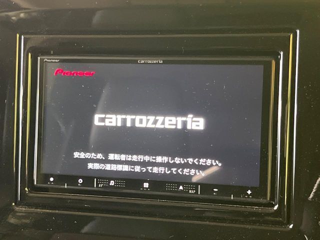 【ナビゲーション】目的地までしっかり案内してくれる使いやすいナビ。Bluetooth接続すればお持ちのスマホやMP3プレイヤーの音楽を再生可能！毎日の運転がさらに楽しくなります！！