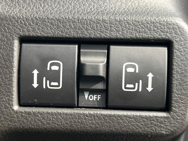 【両側パワースライドドア】スマートキーや運転席のスイッチで後席両側スライドドアの開閉が可能♪電動だから力を入れてドアを開ける必要が無く、小さなお子様でも簡単に開け閉めでき快適です♪