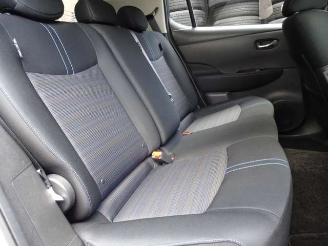 寒冷地仕様車　後席クッションヒーター付　使用感が少なく、シートの張りもあります。