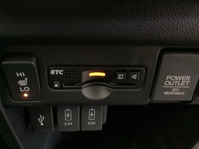 いまや快適なカーライフに欠かせないETCが付いています。