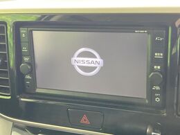 【純正ナビ】人気の純正ナビを装備しております。ナビの使いやすさはもちろん、オーディオ機能も充実！キャンプや旅行はもちろん、通勤や買い物など普段のドライブも楽しくなるはず♪