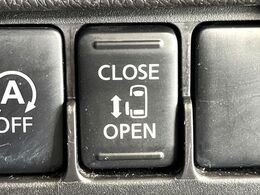 【パワースライドドア】スマートキーや運転席のスイッチでスライドドアの開閉が可能♪電動だから力を入れてドアを開ける必要が無く、小さいお子様でも、重い荷物を持っている時もラクに開け閉めできます♪