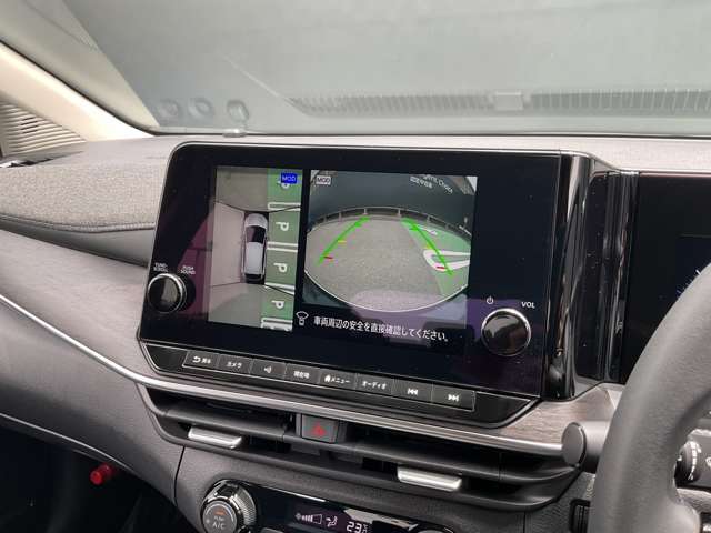 まるでクルマを見下ろすように見えるので駐車も楽チンです♪あまりの便利さについつい癖になっちゃいます♪