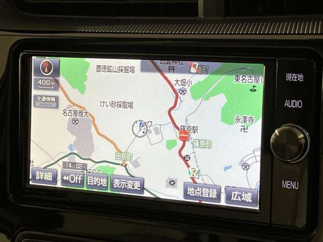 【純正ナビ装着車】　トヨタ純正SDナビ装着車です。トヨタ純正ならではのシンプルでカンタン操作が魅力です！　フルセグ/DVDビデオが視聴可能です♪