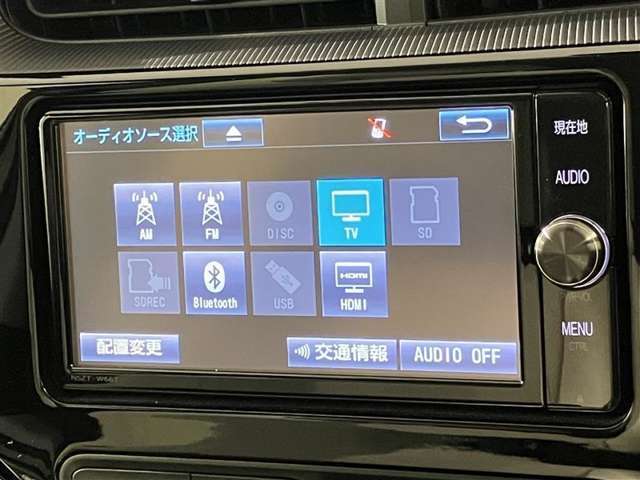 【Bluetooth接続できます♪】　スマートフォンやポータブルオーディオで持ち歩いているお気に入りの曲をBluetoothでワイヤレス再生できます♪　ドライブがさらに楽しくなりますネ♪