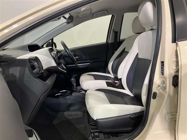 【運転席・助手席】いたみ・汚れなどは少なく、全体的に良好な状態です！