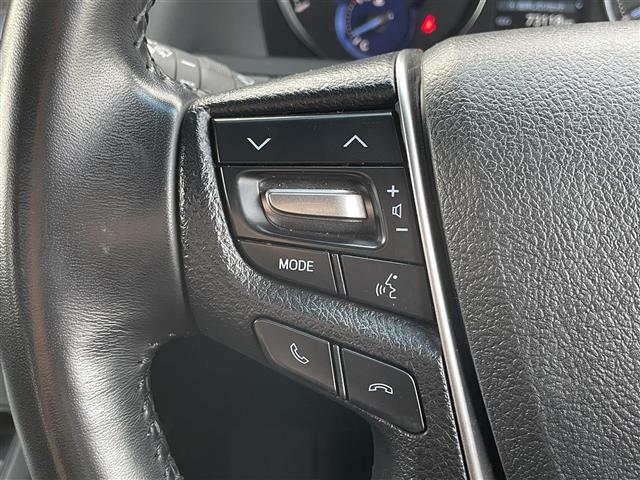 【ステアリングスイッチ】運転中に目線を下げることなく、ナビ操作・音量調節ができる機能です♪