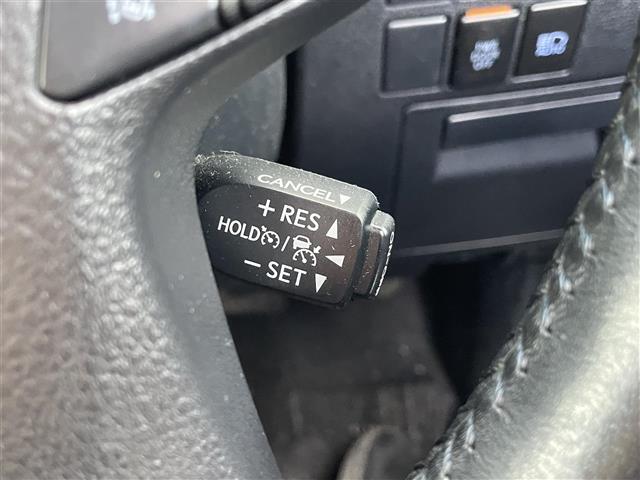 【アダプティブクルーズコントロール】アクセルを離しても一定の速度で走行し、先行車の速度を検知し、追従走行してくれるため負担軽減で快適です♪