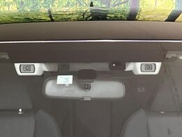 【アイサイトVer3】前方の車両等を検知し、衝突しそうな時は警報で注意を促し、ブレーキを踏む力をサポート。ブレーキを踏めなかった場合は衝突被害軽減ブレーキが作動、衝突回避をサポートします。