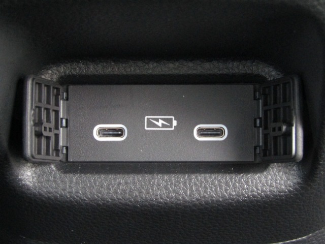 充電用USBです。
